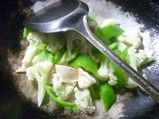 花菜大豆蛋白炒尖椒的做法步骤：5