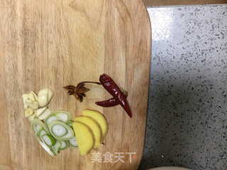 双玉酱焖红烧肉的做法步骤：1