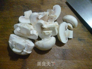 蘑菇油豆腐炒天菜芯的做法步骤：3