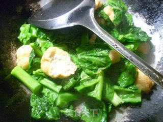 蘑菇油豆腐炒天菜芯的做法步骤：7