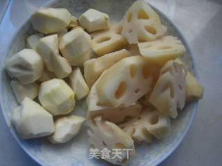 芋儿莲藕炖排骨的做法步骤：2