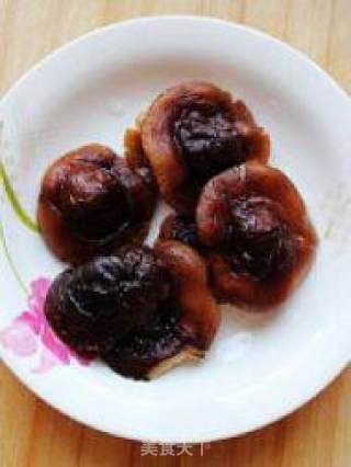 美味省事的电饭锅焖饭的做法步骤：1