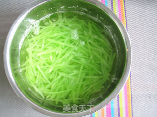 凉拌莴笋丝的做法步骤：4