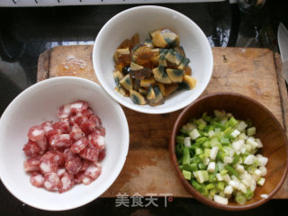 皮蛋腊肉粥的做法步骤：1