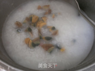 皮蛋腊肉粥的做法步骤：3