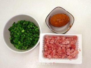 生咸蛋韭菜蒸肉饼 ☆蒸肉饼9的做法步骤：1