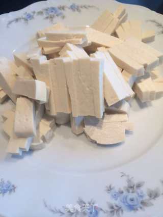 青椒炒豆干的做法步骤：2