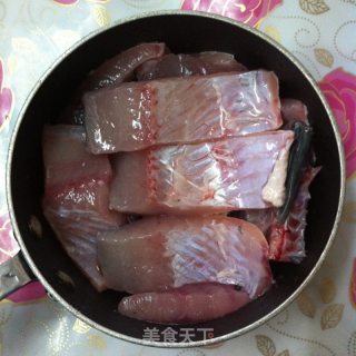 香煎草鱼的做法步骤：1