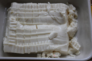 菇酿豆腐：品尝咸鲜顺滑的菇酿豆腐的做法步骤：2