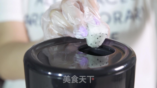 自制水果冰激凌，谁说吃货不会做？的做法步骤：2