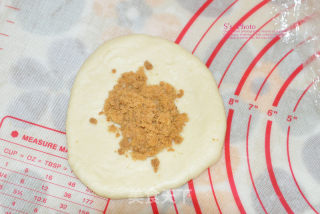 墨西哥肉松小餐包的做法步骤：10