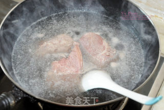 主妇必学硬菜之卤牛肉的做法步骤：4