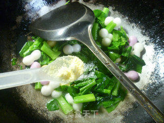 油菜蕻炒三色年糕果的做法步骤：7