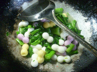 油菜蕻炒三色年糕果的做法步骤：8