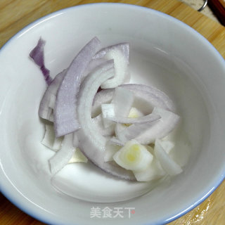 砂锅牛蛙煲的做法步骤：3