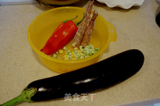 小米椒腊肉炒茄丁的做法步骤：1
