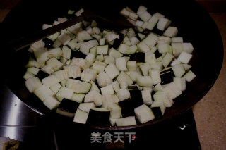 小米椒腊肉炒茄丁的做法步骤：4