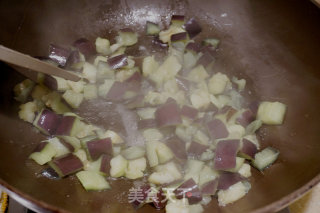 小米椒腊肉炒茄丁的做法步骤：5