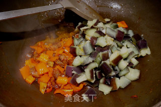 小米椒腊肉炒茄丁的做法步骤：11