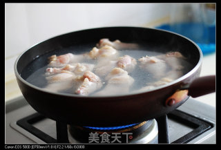 蒜香烤翅根的做法步骤：2