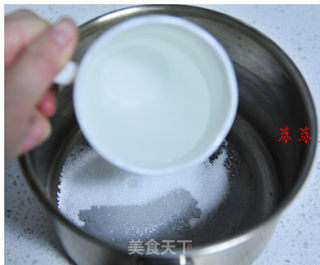 带来重重惊喜的【焦糖苹果面包】的做法步骤：2