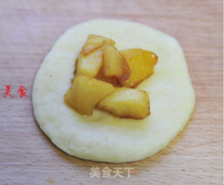 带来重重惊喜的【焦糖苹果面包】的做法步骤：5