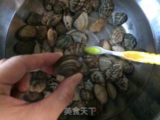 爆炒花蛤的做法步骤：2