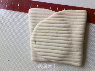 贝壳椒盐花卷的做法步骤：16
