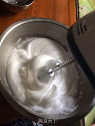 草莓慕斯蛋糕的做法步骤：2