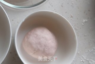 花式馒头——草莓玫瑰馒头的做法步骤：4