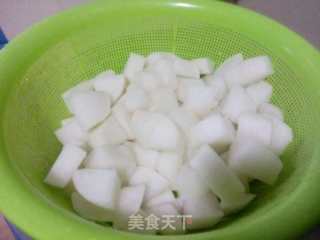 萝卜焖鱼肉丸的做法步骤：2