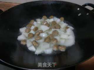 萝卜焖鱼肉丸的做法步骤：8