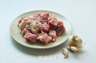 茄酱烧排骨的做法步骤：1