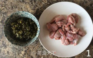 雪菜炒鸡肫的做法步骤：1
