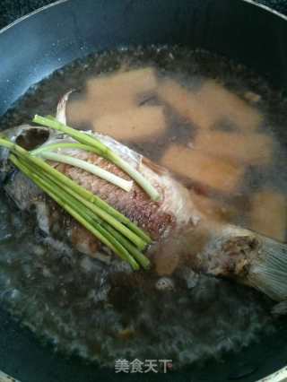 鲫鱼豆芽豆腐汤的做法步骤：5