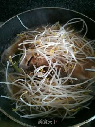 鲫鱼豆芽豆腐汤的做法步骤：7