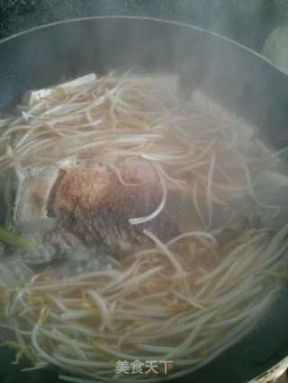 鲫鱼豆芽豆腐汤的做法步骤：8