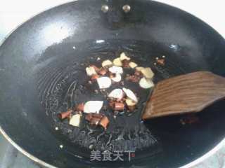 香辣耗儿鱼的做法步骤：1