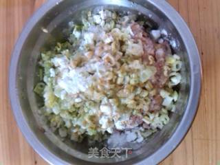 芹菜香菇饺的做法步骤：2