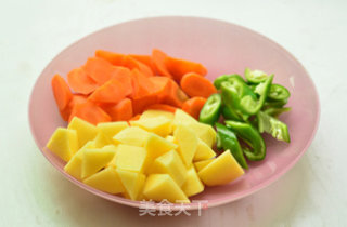 土豆炖牛肉的做法步骤：2