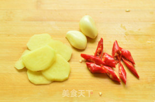 土豆炖牛肉的做法步骤：3