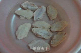 烤鸡翅的做法步骤：1