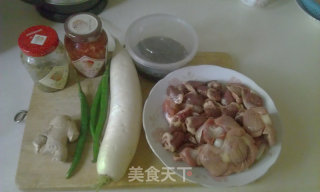 酸辣萝卜炒鸡杂的做法步骤：1