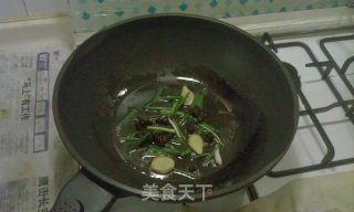 酸辣萝卜炒鸡杂的做法步骤：4