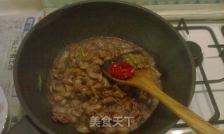 酸辣萝卜炒鸡杂的做法步骤：6