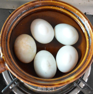 五香茶叶蛋的做法步骤：2