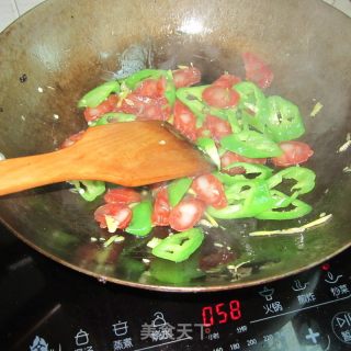 青椒香肠----下饭好搭档的做法步骤：7