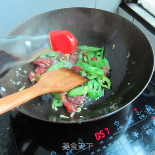 青椒香肠----下饭好搭档的做法步骤：8