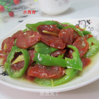 青椒香肠----下饭好搭档的做法步骤：10