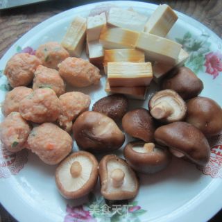 香菇煮丸子的做法步骤：2